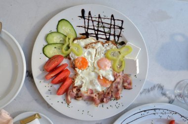 Görücü usulü kahvaltı ile plaka