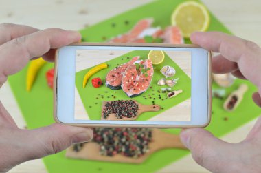 Cep telefonuyla taze somon