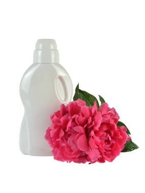 Çiçek ile deterjan şişesi