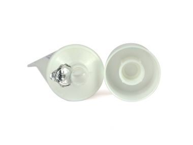 Hamur beyaz üzerinde açık tüp