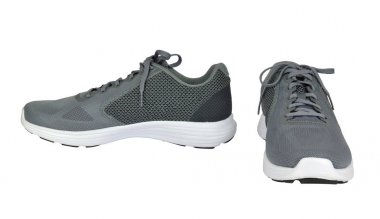 İki gri spor ayakkabı