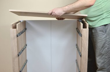 Yeni bir şifoniyer montaj