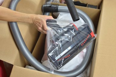 Modern elektrikli süpürge açma