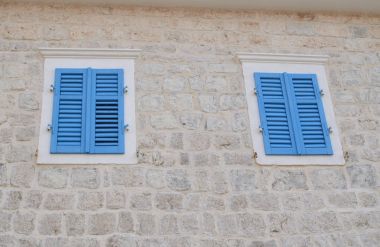 Windows ile mavi jaluzi