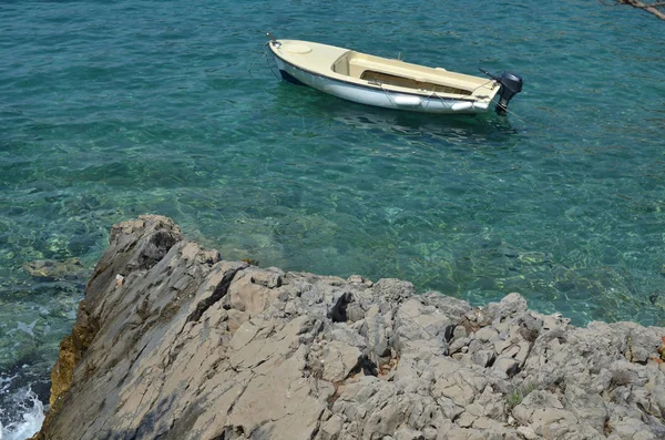 Łódź rybacka nad Morzem Adriatyckim — Zdjęcie stockowe