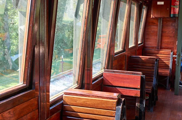 Assentos em um trem de estilo retro — Fotografia de Stock