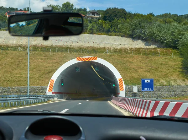 Ingang Van Een Tunnel Gezien Vanaf Een Auto Tijdens Een — Stockfoto