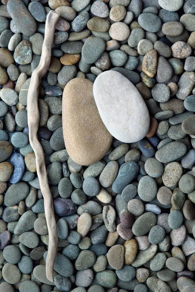 Twee stenen op de achtergrond van steentjes — Stockfoto
