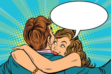 Genç kadın adam hugs ve ona fısıldıyor