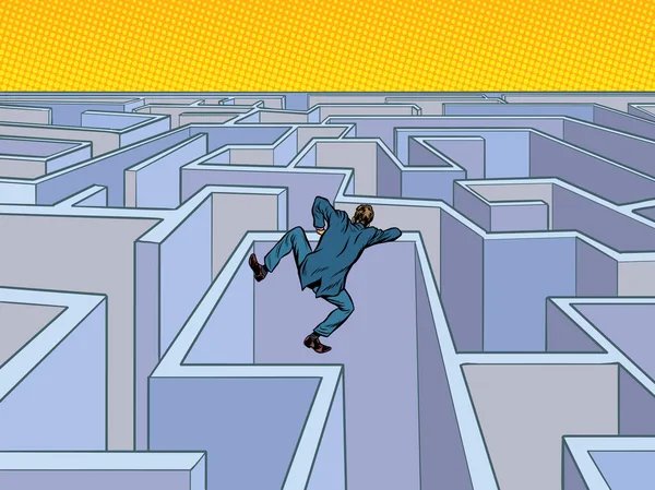 Um homem de negócios tenta passar um labirinto — Vetor de Stock