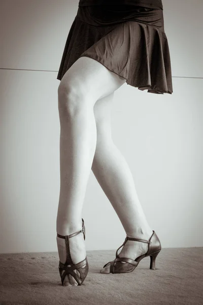 Vrouw dansen benen — Stockfoto