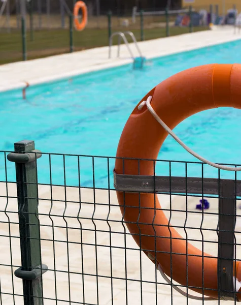 Oranžový život float. Žádní lidé — Stock fotografie