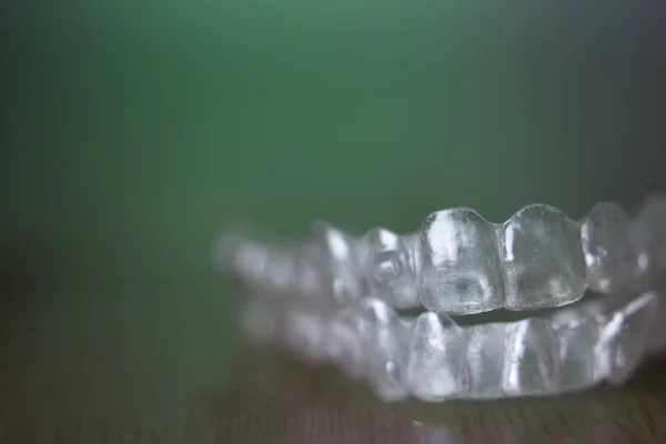 치과 교정 보이지 않는 치아 교정 — 스톡 사진