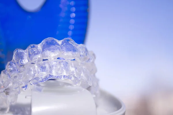 Orthodontie dentaire invisible dans un étui de protection — Photo