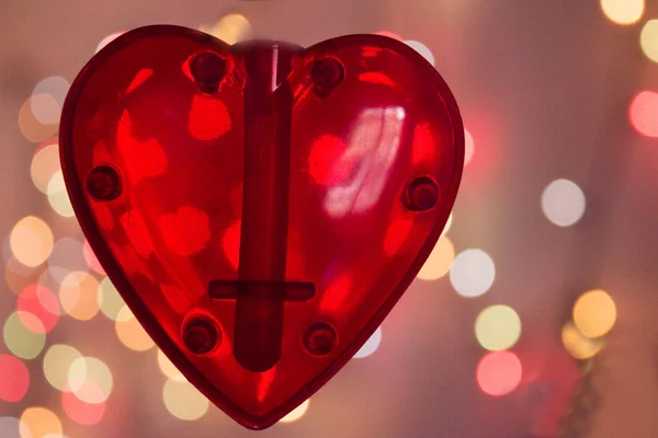 Coeur rouge sur fond d'effet bokeh flou — Photo