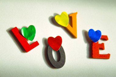 Renkli harflerle yazılmış aşk