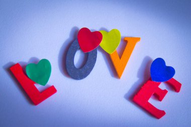 Renkli harflerle yazılmış aşk