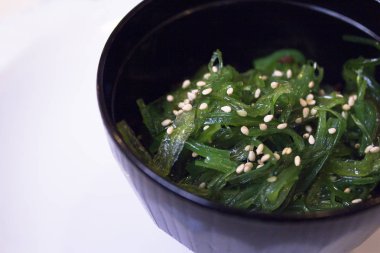 WAKAME deniz yosunu salata