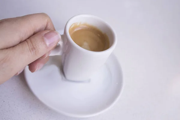 Biały kubek kawy — Zdjęcie stockowe