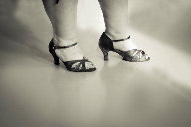 Kilolu kadın metrelik. Salsa dansçısı