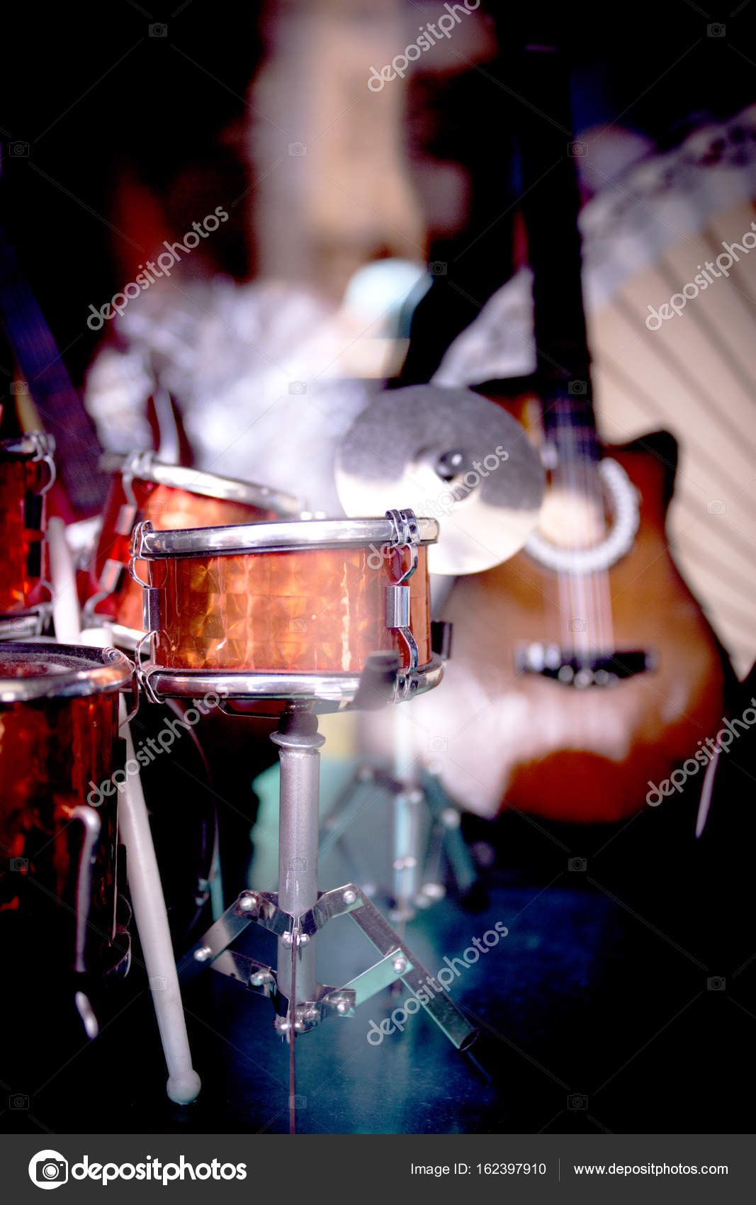 musical instrument fotos de stock, de Battery musical instrument royalties | Depositphotos