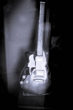 Minyatür elektro gitar