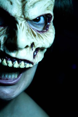 Zombi kadın ölü yaşam maskesi