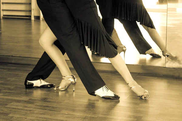 Male and female legs dancing latin rhythms and swing — Stock Photo, Image