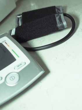 Kan basıncı ölçmek için tensiometer makine