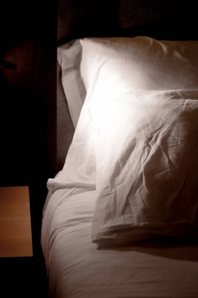 Cuscini letto in un hotel a cinque stelle — Foto Stock