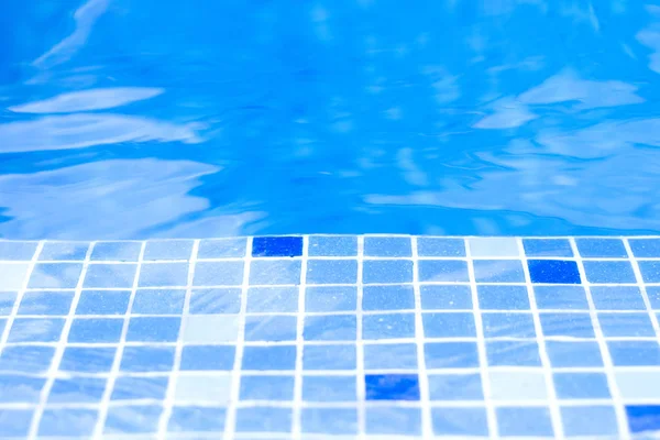 Parte di una piscina d'albergo senza persone — Foto Stock