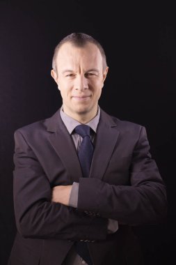 takım elbise ve kravat işadamı