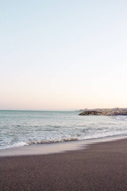 Sahilde güzel bir gün batımı
