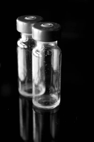 预防病毒的疫苗瓶 Coronavirus疫苗研究 — 图库照片