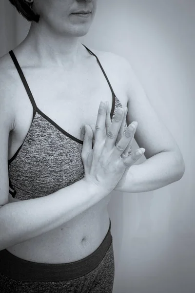 Mãos Femininas Praticando Ioga Meditação Positions Mudras — Fotografia de Stock