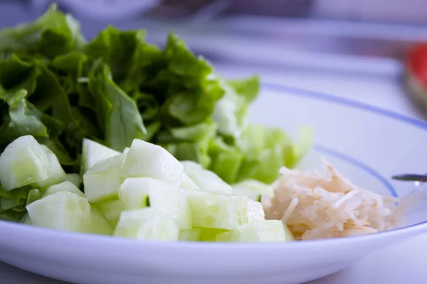 Salade Avec Laitue Tomate Oignon Concombre Pas Peuple — Photo