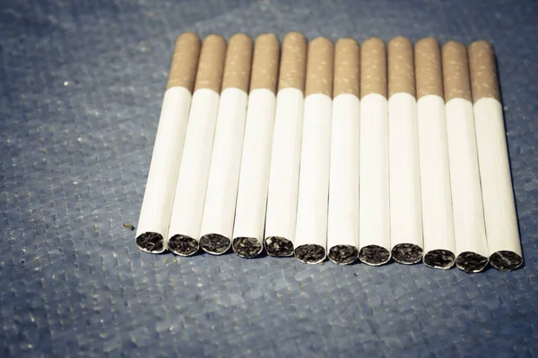 Row Cigarettes Table People — Stock Photo, Image