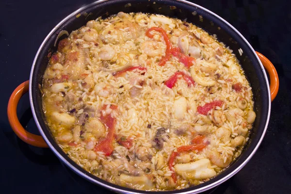 Rice Paella Cooked Chicken Seafood Vegetables People — Stock Photo, Image