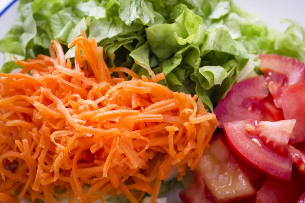 Ensalada Lechuga Zanahoria Pepino Tomate Cebolla Hay Gente —  Fotos de Stock