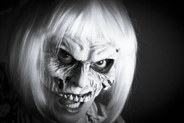 Женщина Одетая Медсестра Убийца Хэллоуин — стоковое фото
