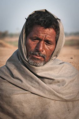 Ajmer, Hindistan - 18 Şubat 2015: Hintli bir erkek portresi. Atış Ajmer, Hindistan çekilmiş