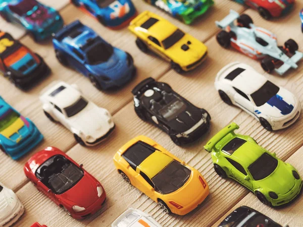 Kattaki çocuk oyuncak