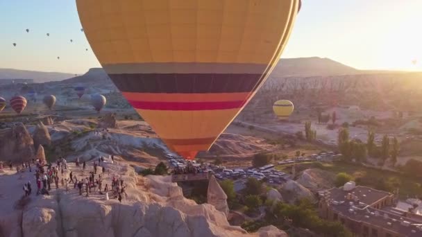Cappadocia Turkije bekijken van boven schot door een drone ballonnen. — Stockvideo