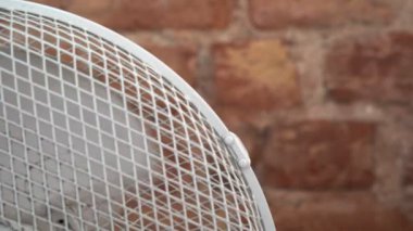 White fan works with dirty blades