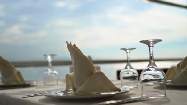 Sea views from the table with utensils and towels — Stockvideo
