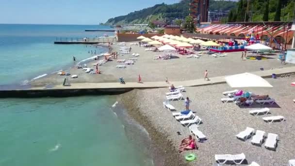 La costa y las playas del Mar Negro en verano — Vídeos de Stock