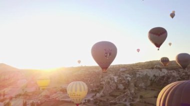 Kapadokya Türkiye görünümü yukarıdan dron balonları tarafından çekiliyor.