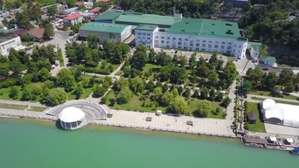 Promenade Abrau Durso, Parc et bâtiments 
