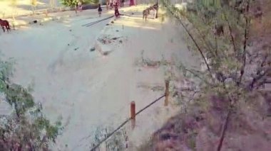 Kapadokya, Türkiye Dağın tepesinden bir kuadkoptere ateş etme manzarası. Peyzaj.