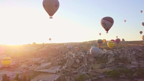 Capadócia Turquia vista de cima disparado por um drone balões . — Vídeo de Stock